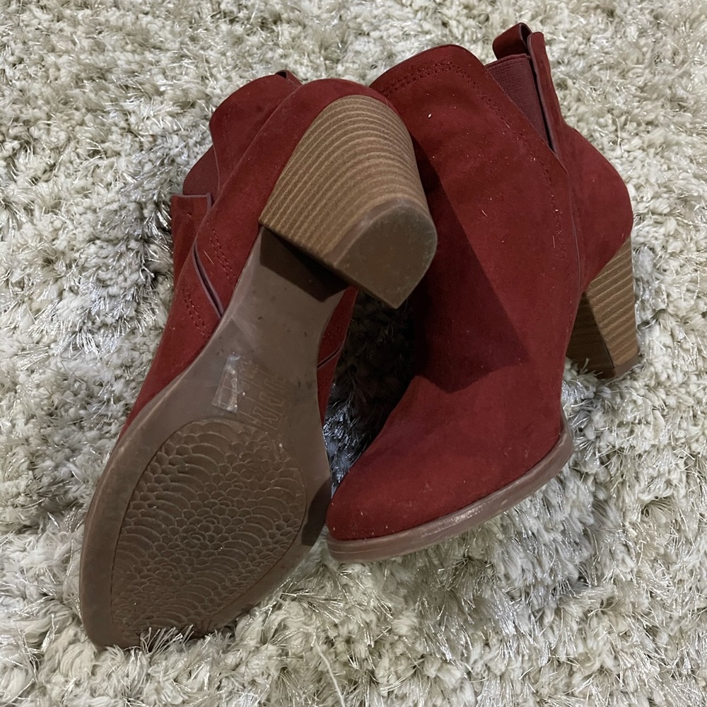 CALL IT SPRING. Size 7 color burgundy